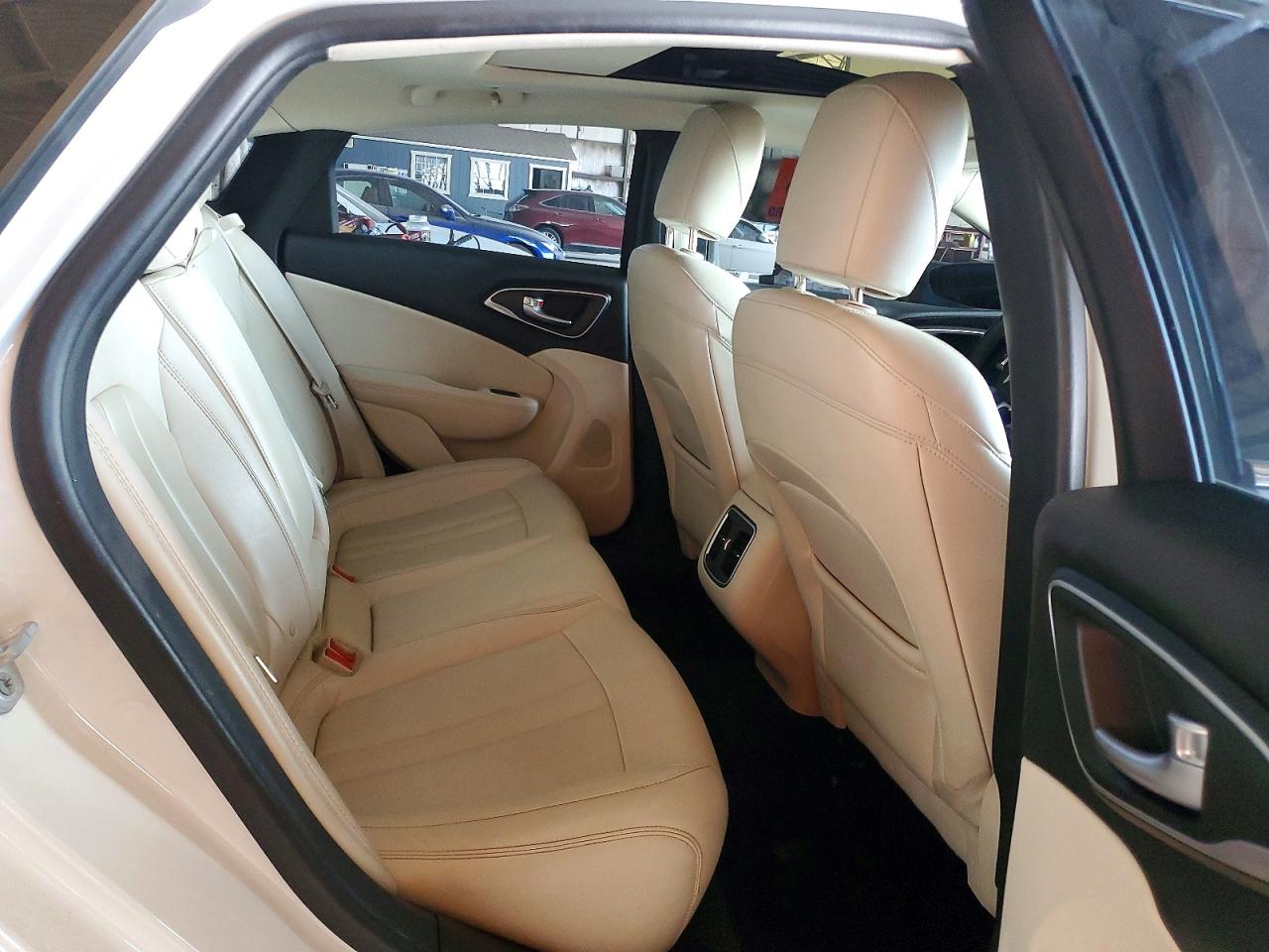 Chrysler 200 C