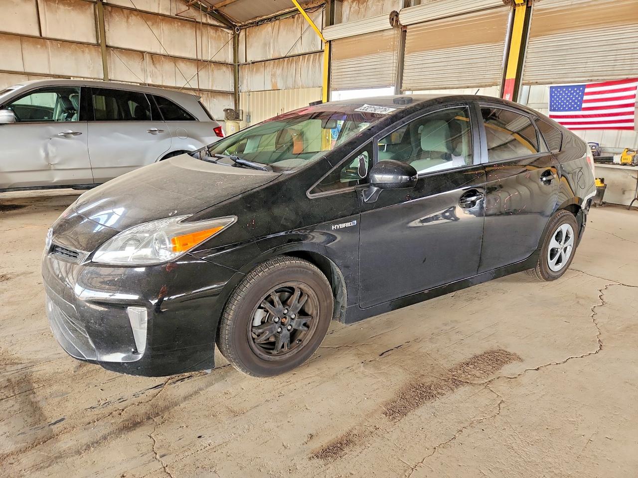 Salvage Toyota Prius Image