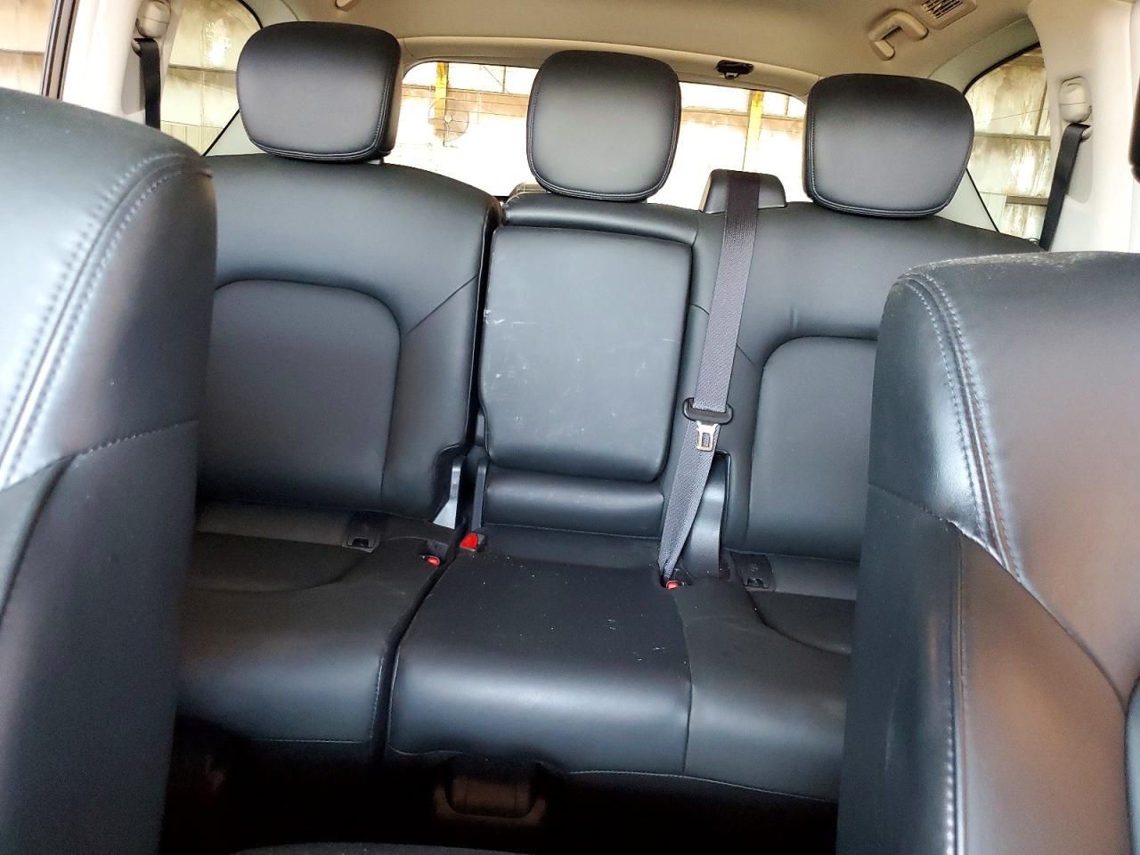 Nissan Armada Sv