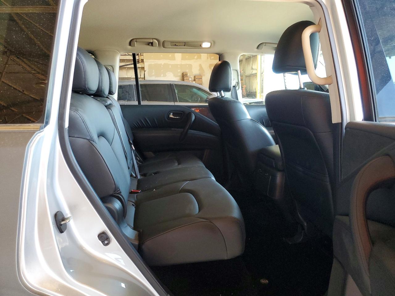 Nissan Armada Sv
