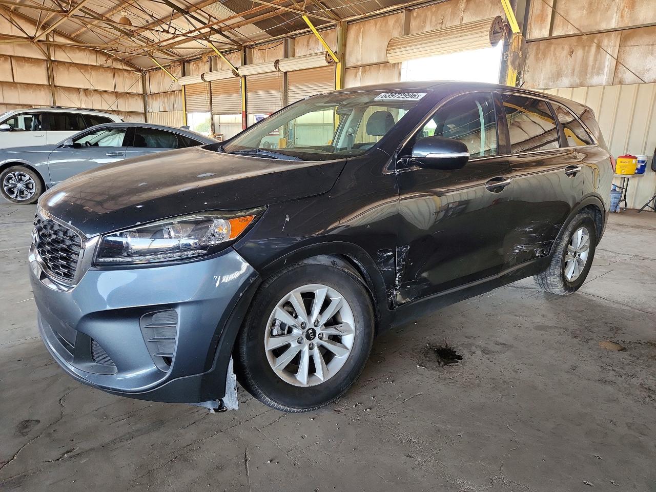 Salvage Kia Sorento Image