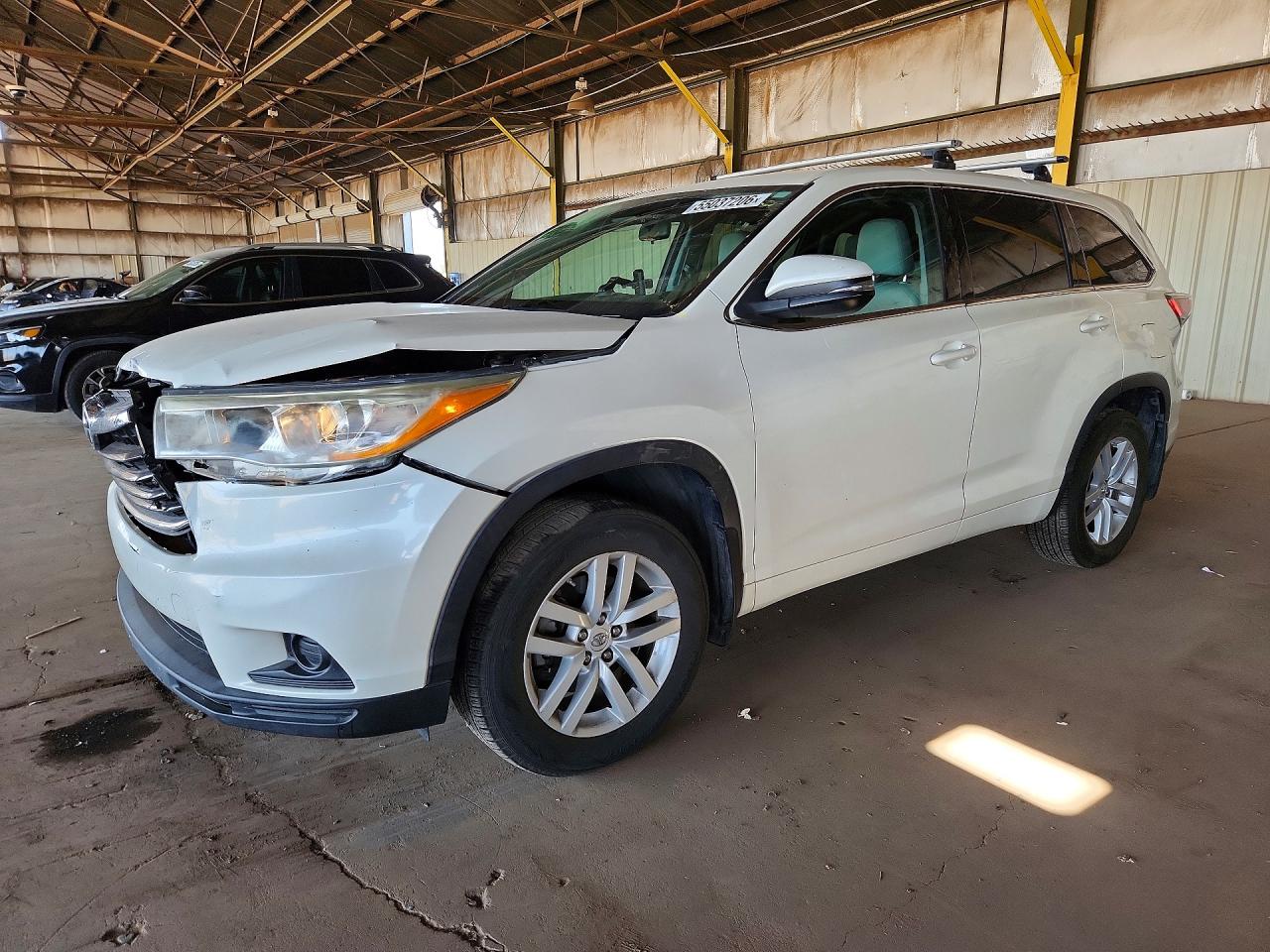 Salvage Toyota Highlander Image