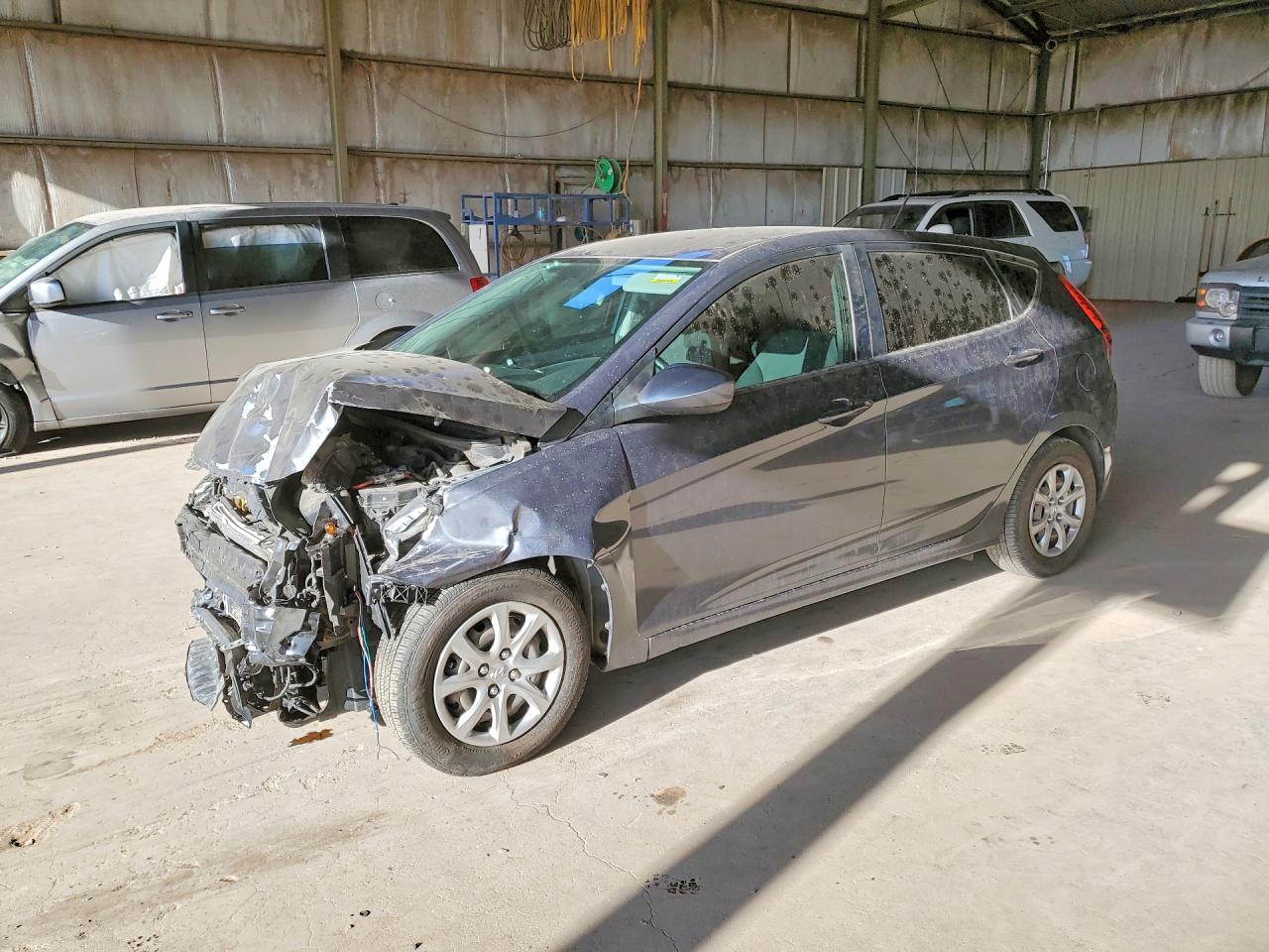 Salvage Hyundai ACCENT Image