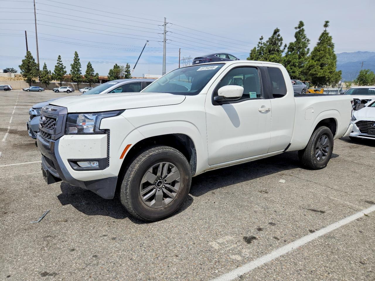 Salvage Nissan Frontier Image
