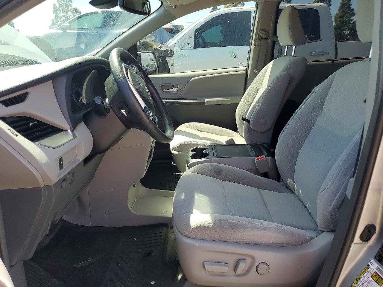 Toyota Sienna Le