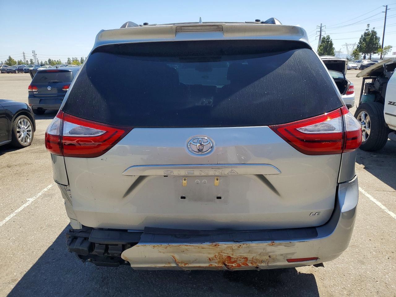 Toyota Sienna Le