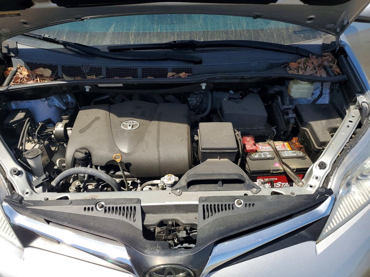 Toyota Sienna Le