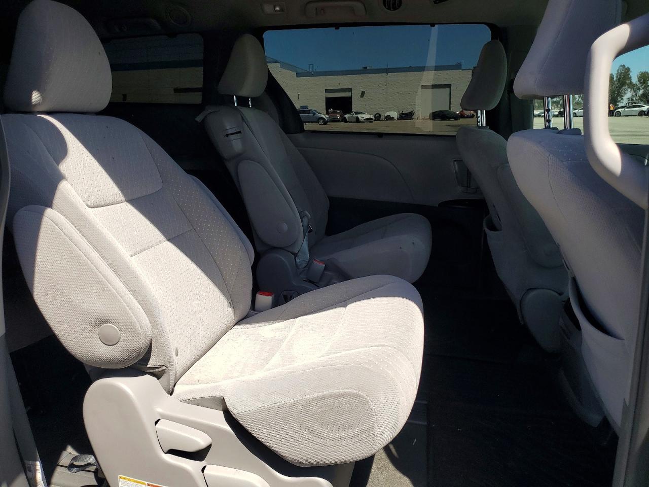Toyota Sienna Le