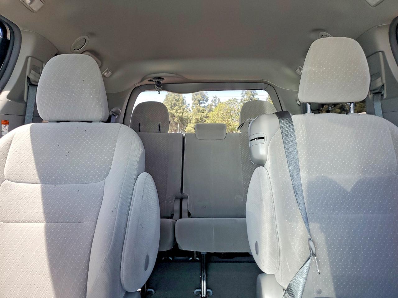 Toyota Sienna Le