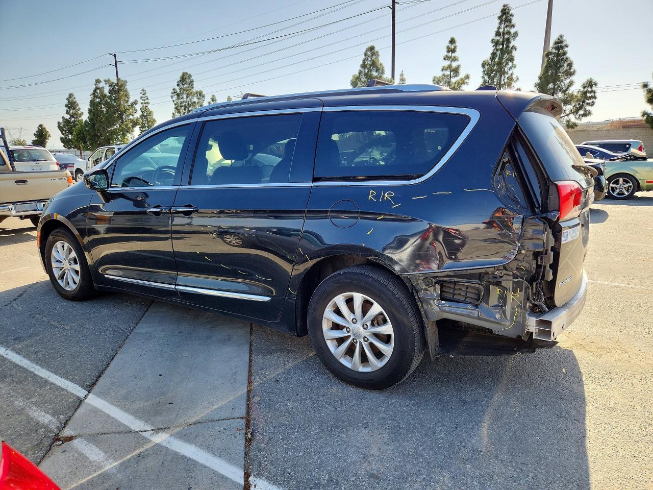 Chrysler Pacifica Touring L