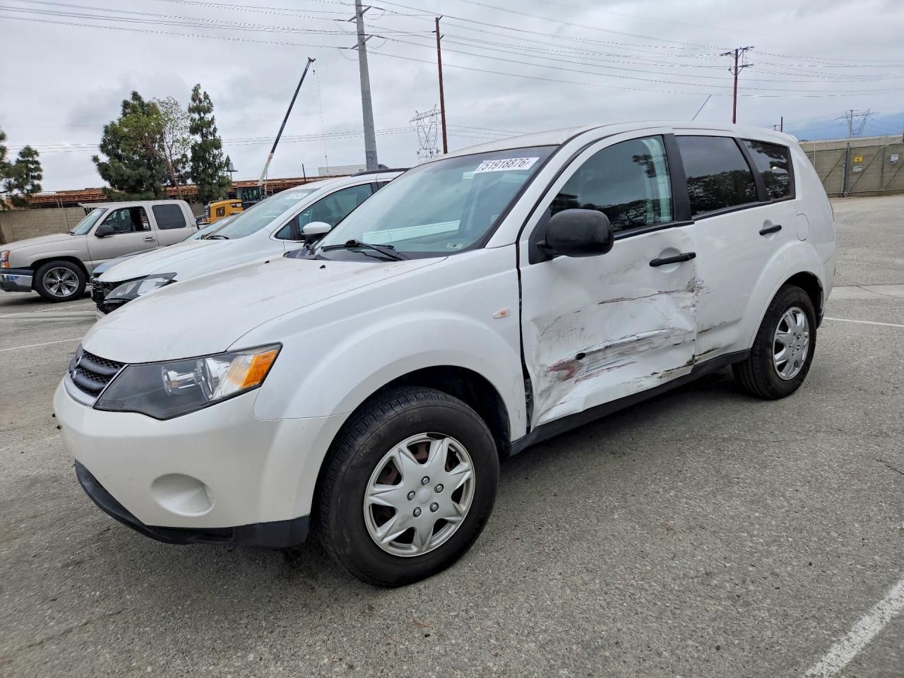 Salvage Mitsubishi Outlander Image