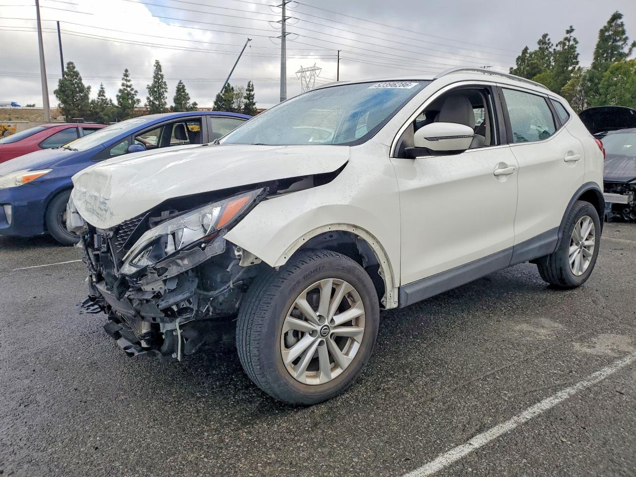 Salvage Nissan Rogue Image