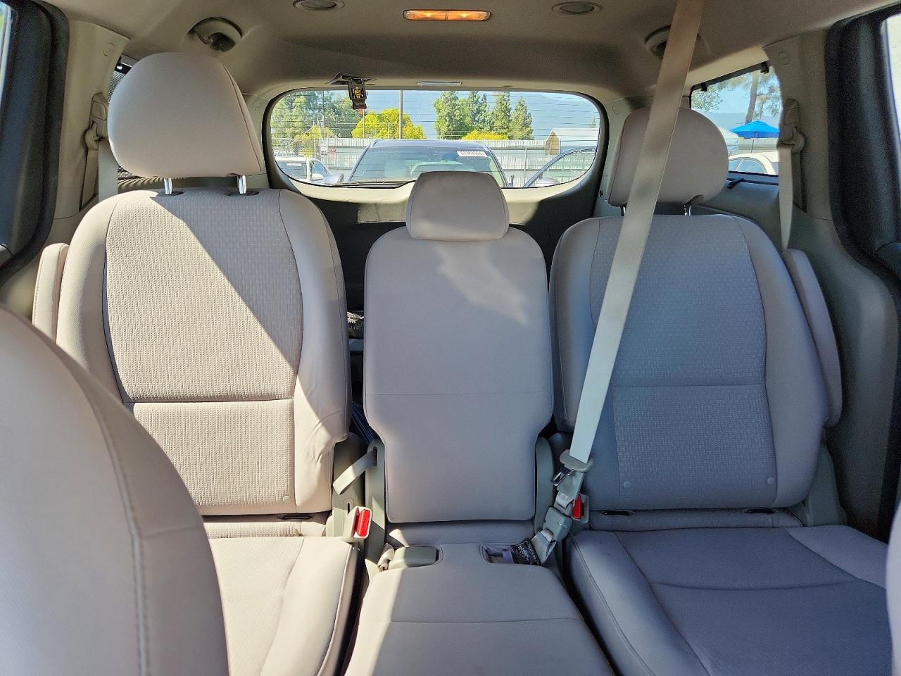 Kia Sedona Lx