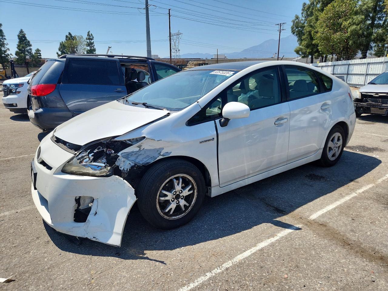 Salvage Toyota Prius Image