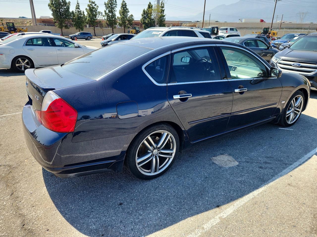 INFINITI M35 Base