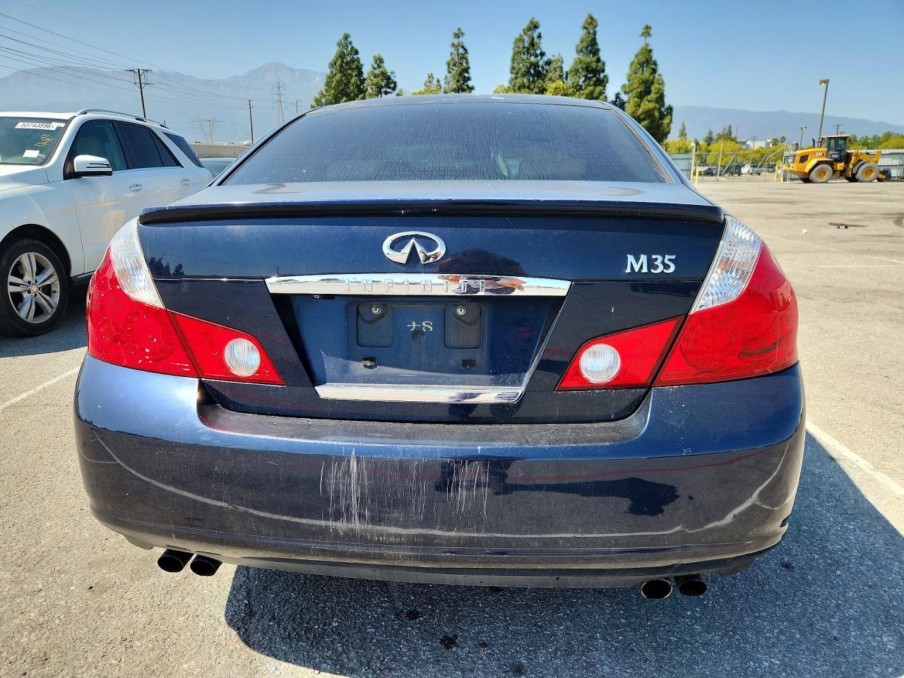 INFINITI M35 Base