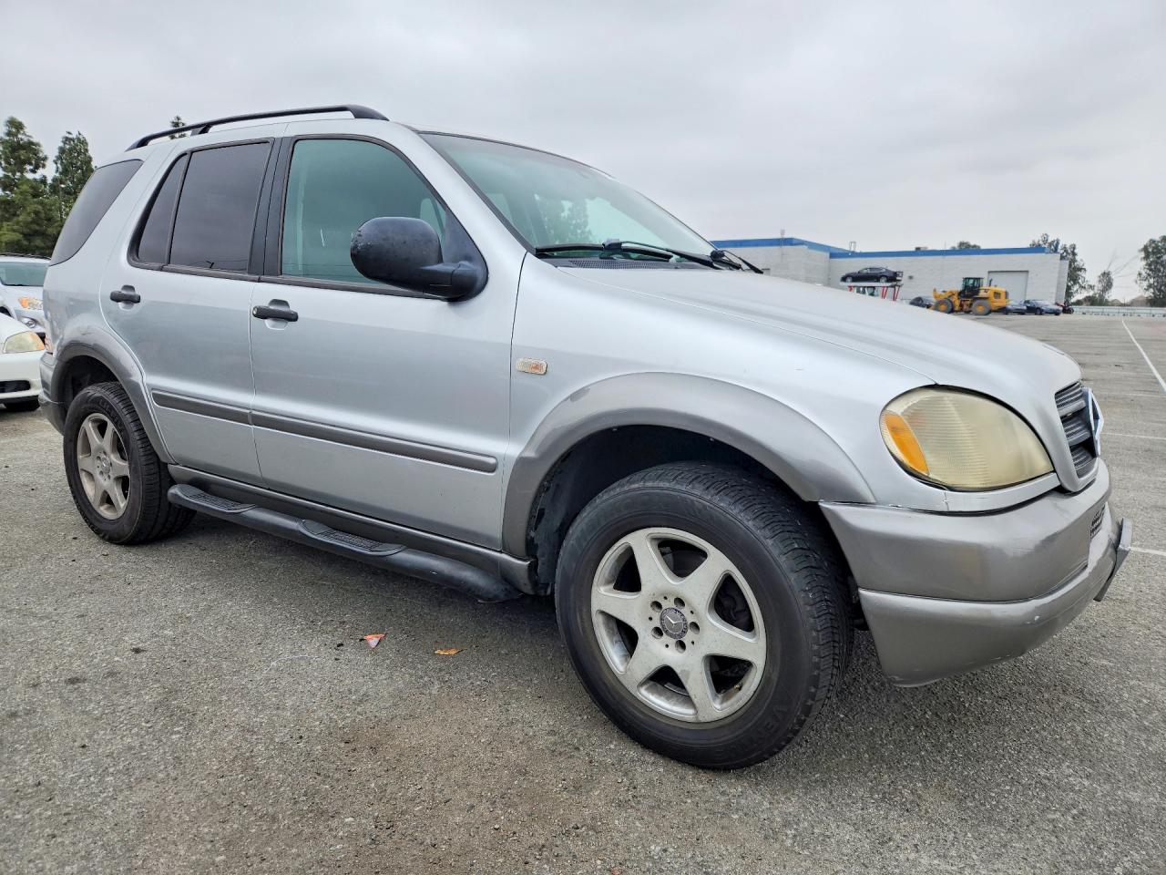 Mercedes-Benz M-Class 320