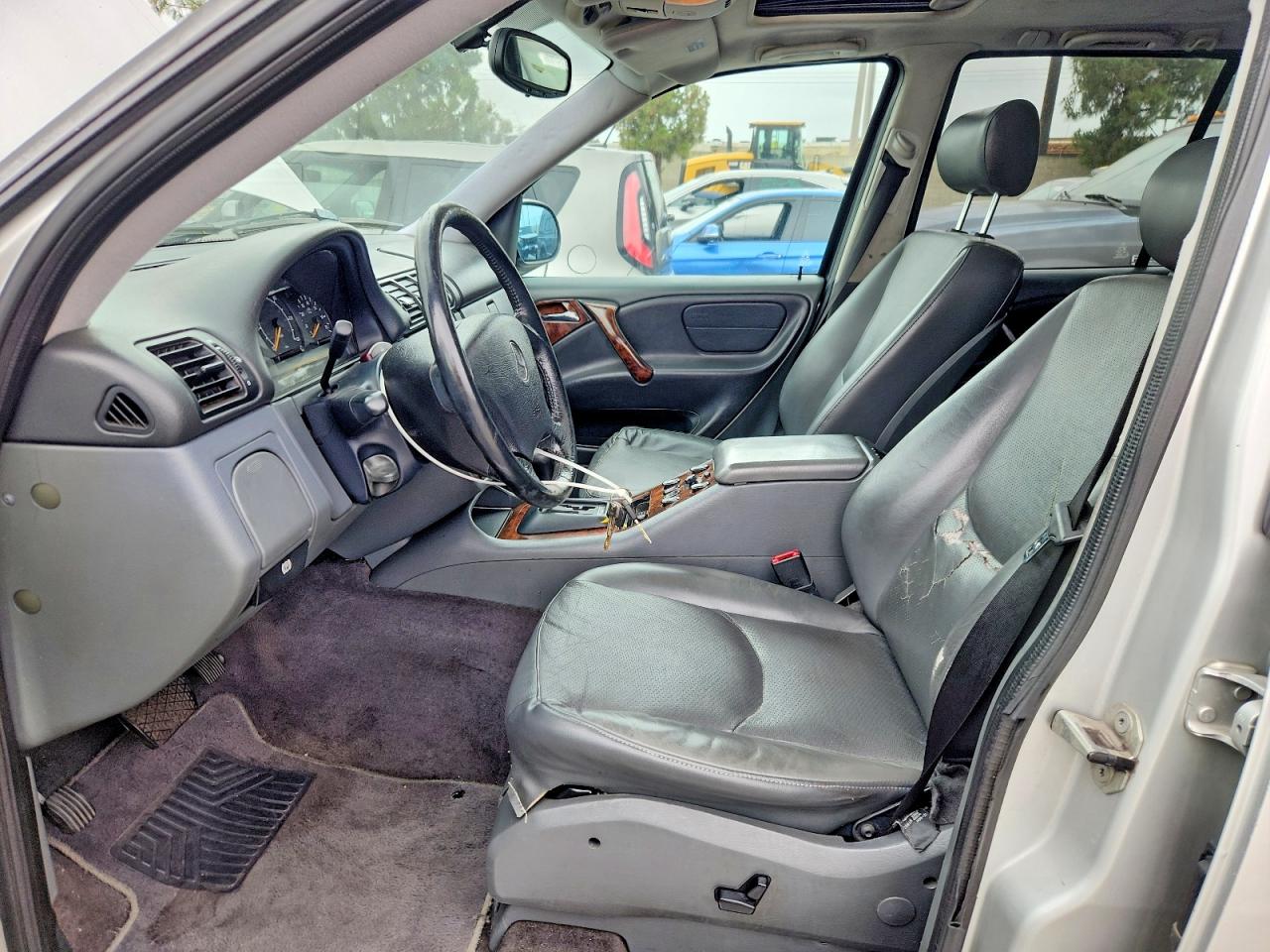 Mercedes-Benz M-Class 320