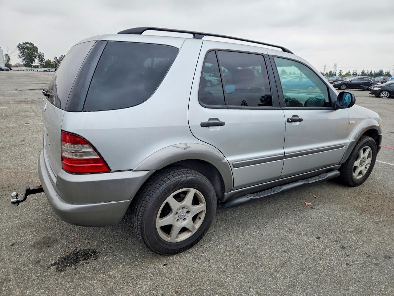 Mercedes-Benz M-Class 320