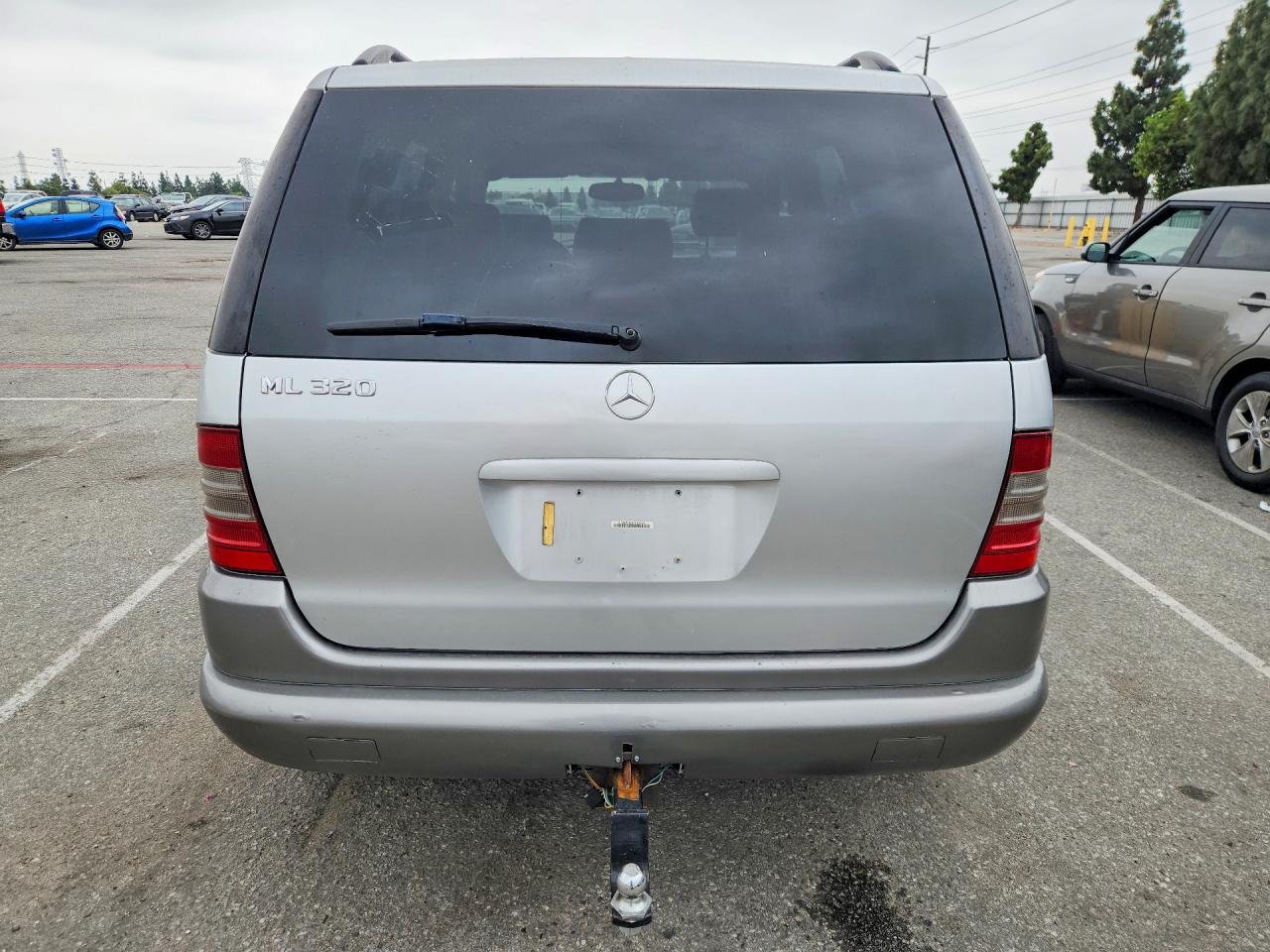 Mercedes-Benz M-Class 320