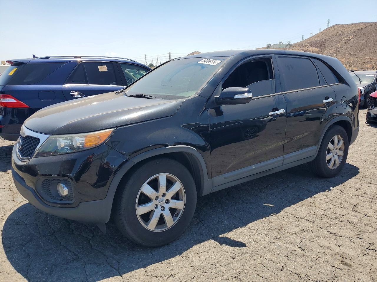 Salvage Kia Sorento Image