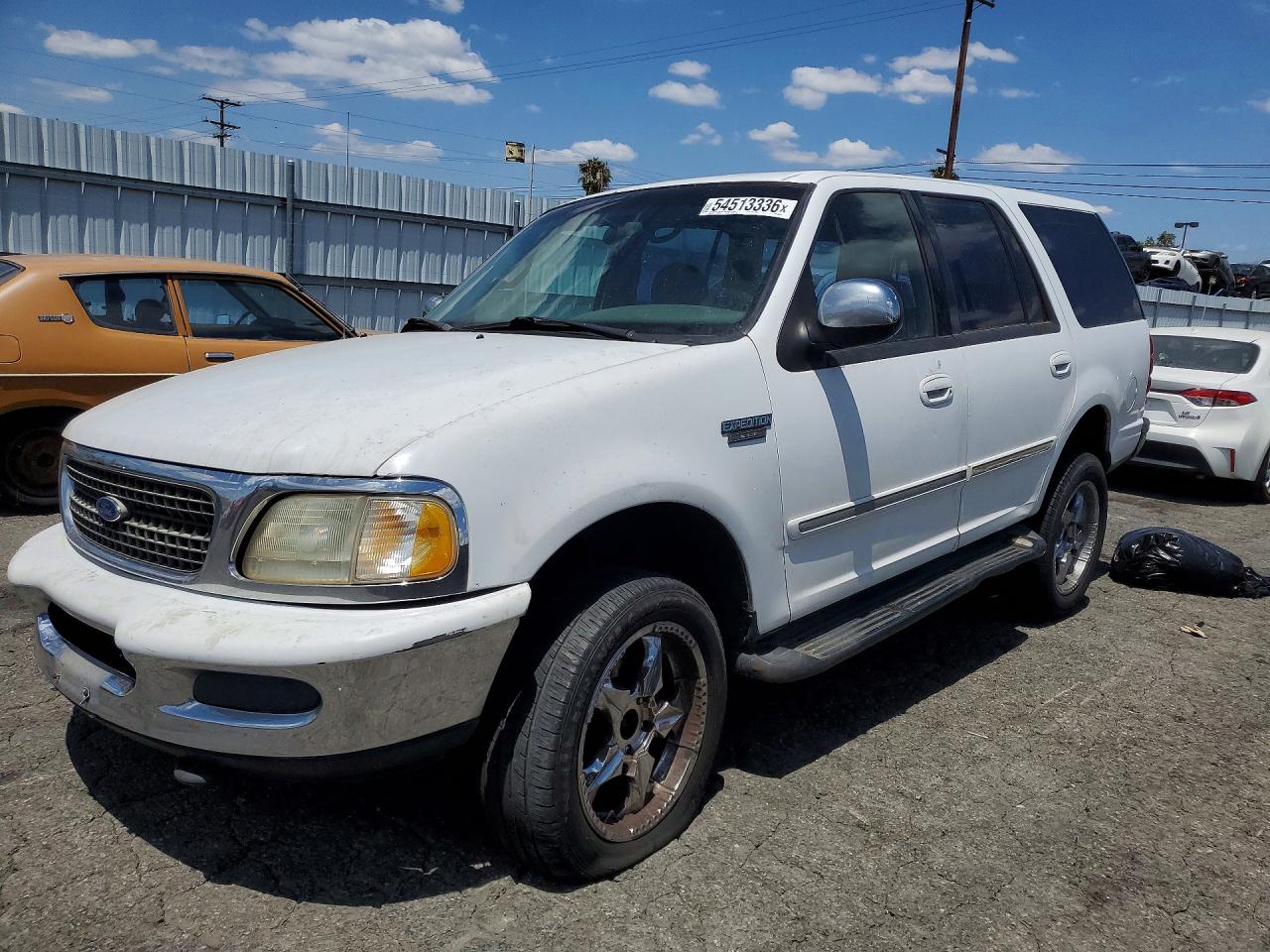 Salvage Ford Expedition Image