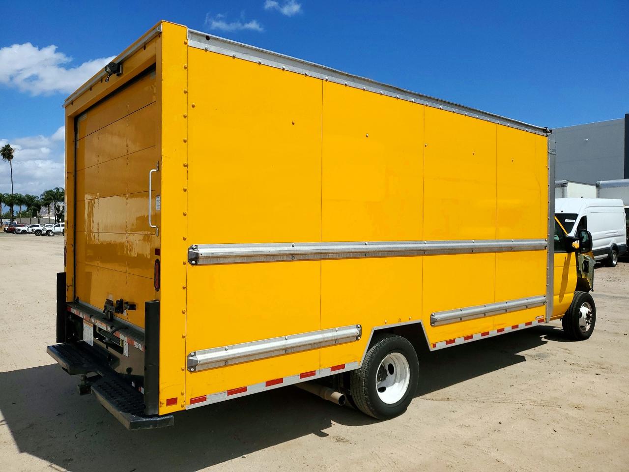 Ford Econoline E350 Super Duty Cutaway Van