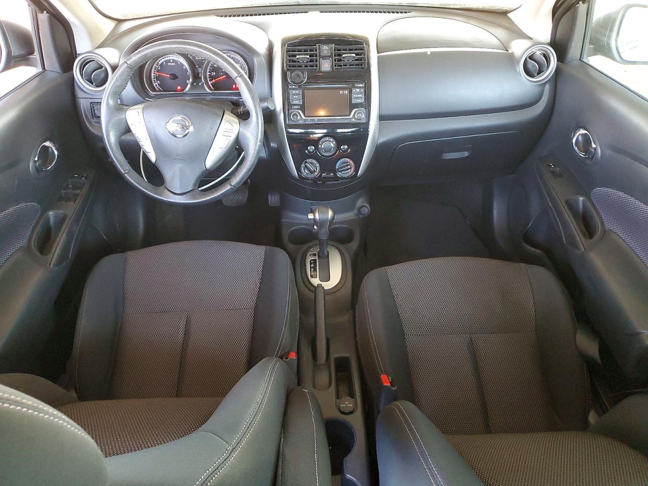 Nissan Versa 1.6 S