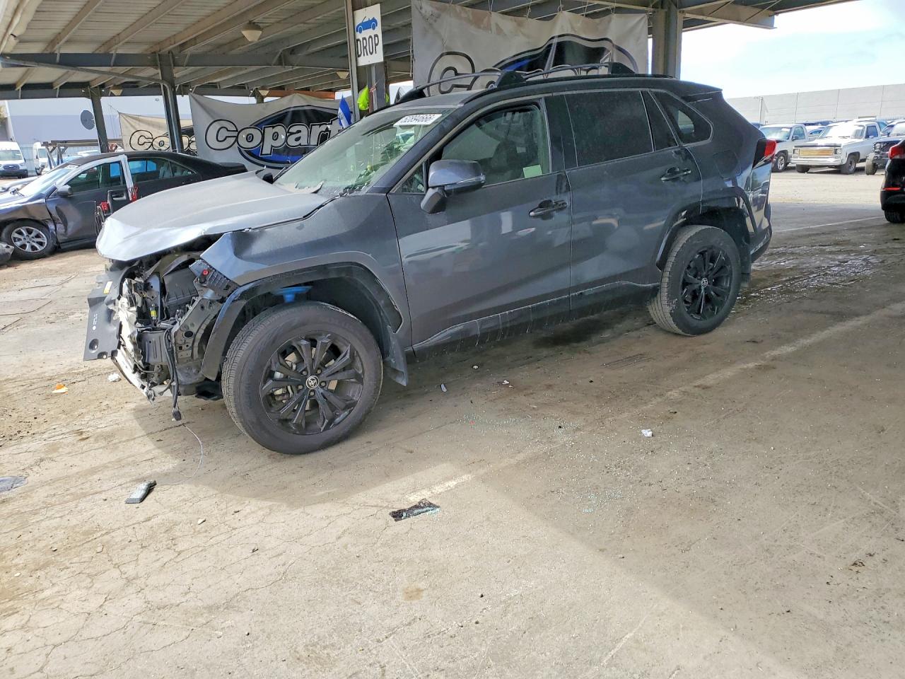 Salvage Toyota RAV4 Image
