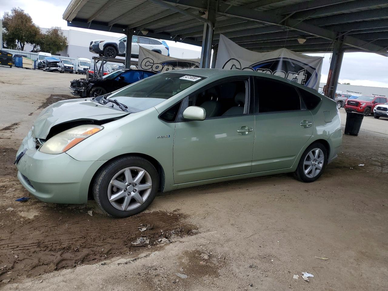 Salvage Toyota Prius Image