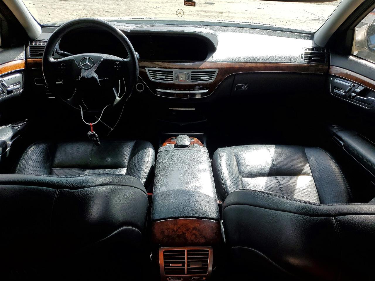 Mercedes-Benz S-Class 550