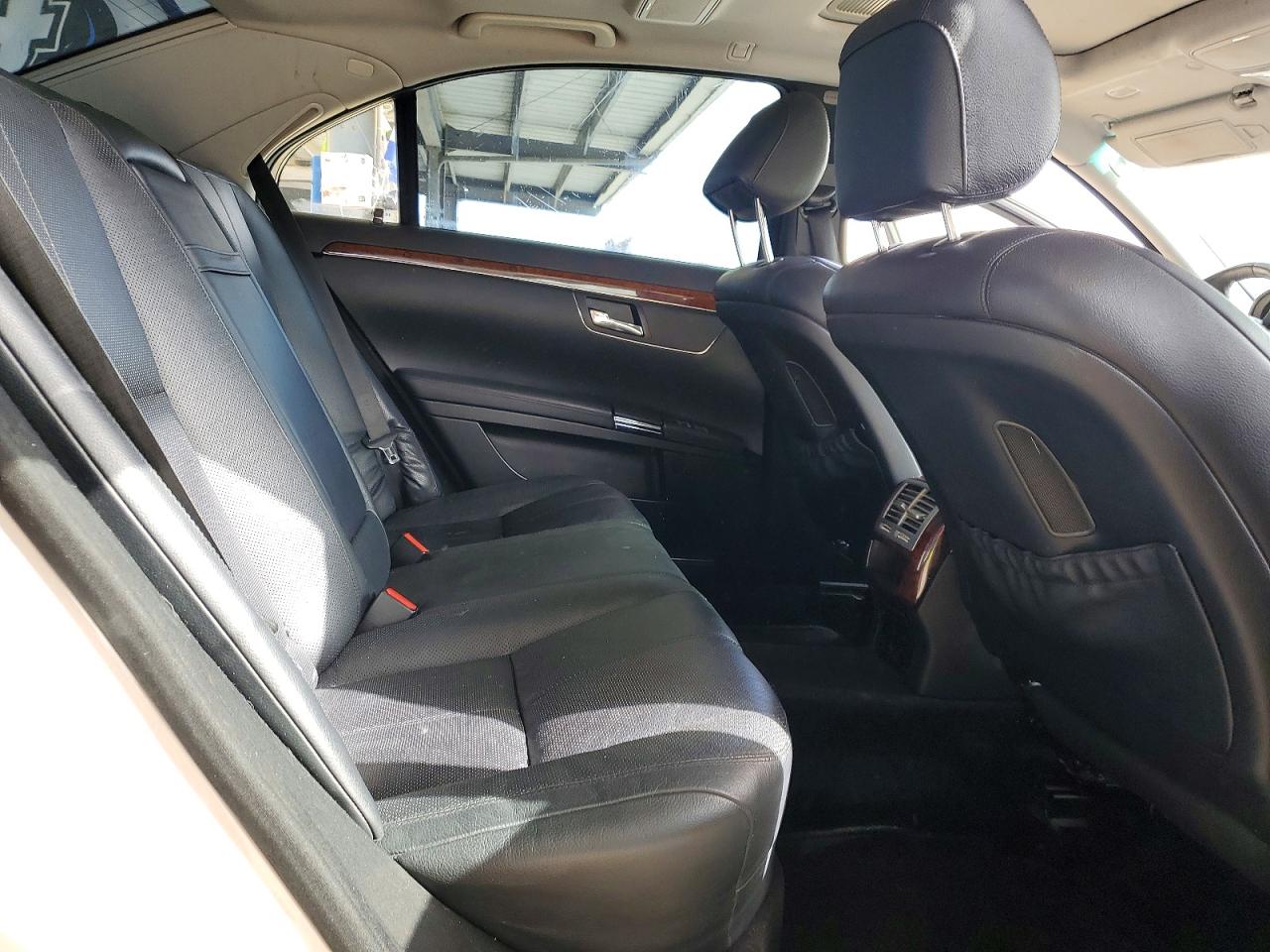 Mercedes-Benz S-Class 550