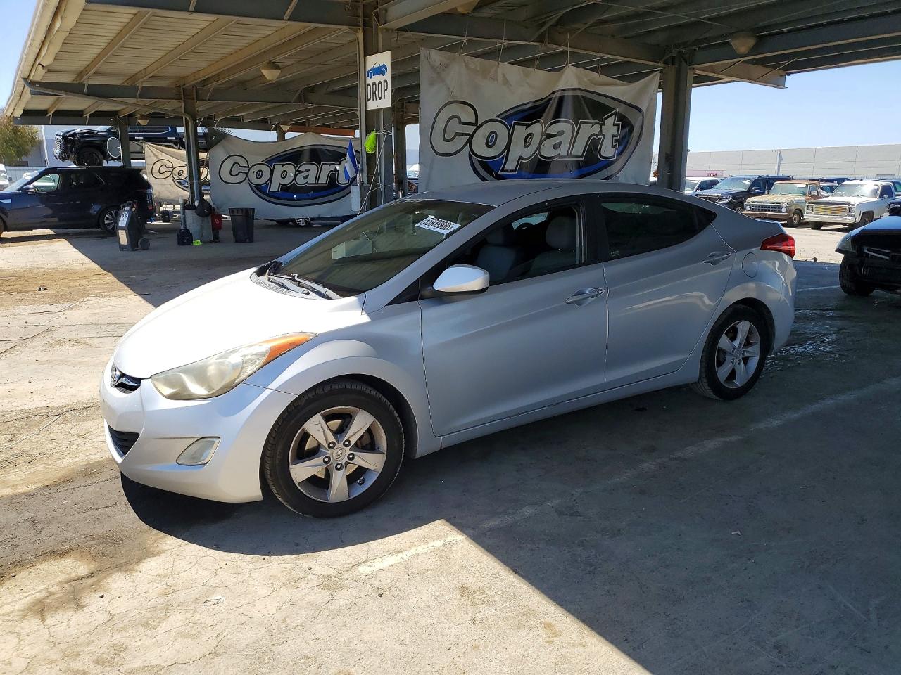 Salvage Hyundai ELANTRA Image