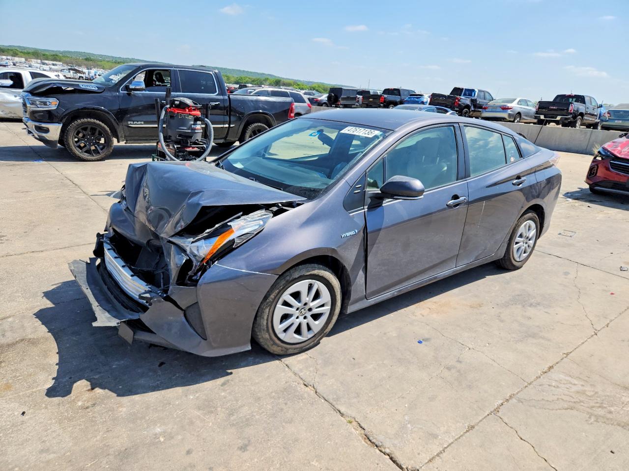 Salvage Toyota Prius Image