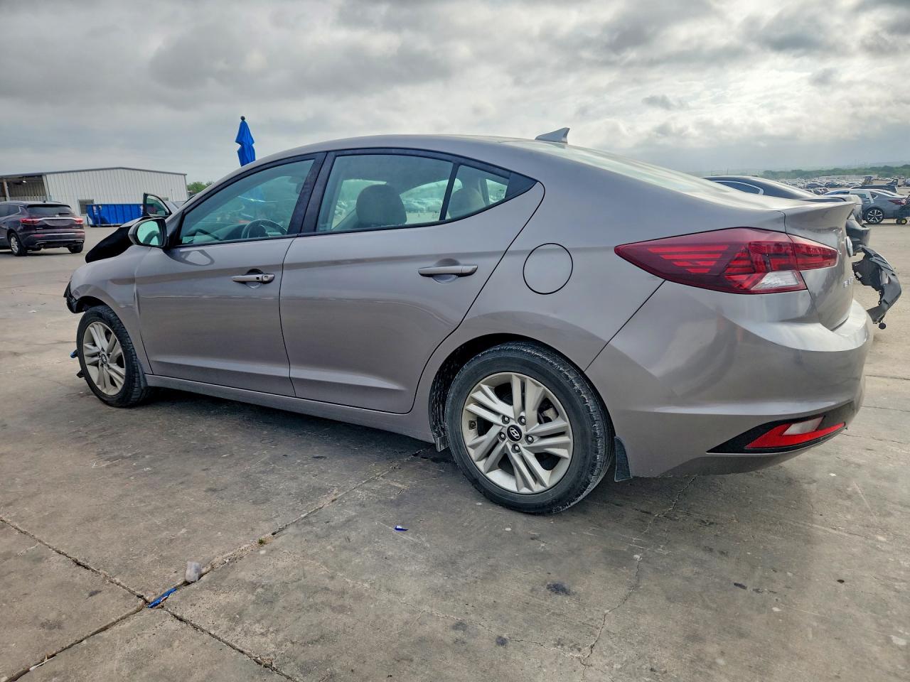 Hyundai ELANTRA Value Edition