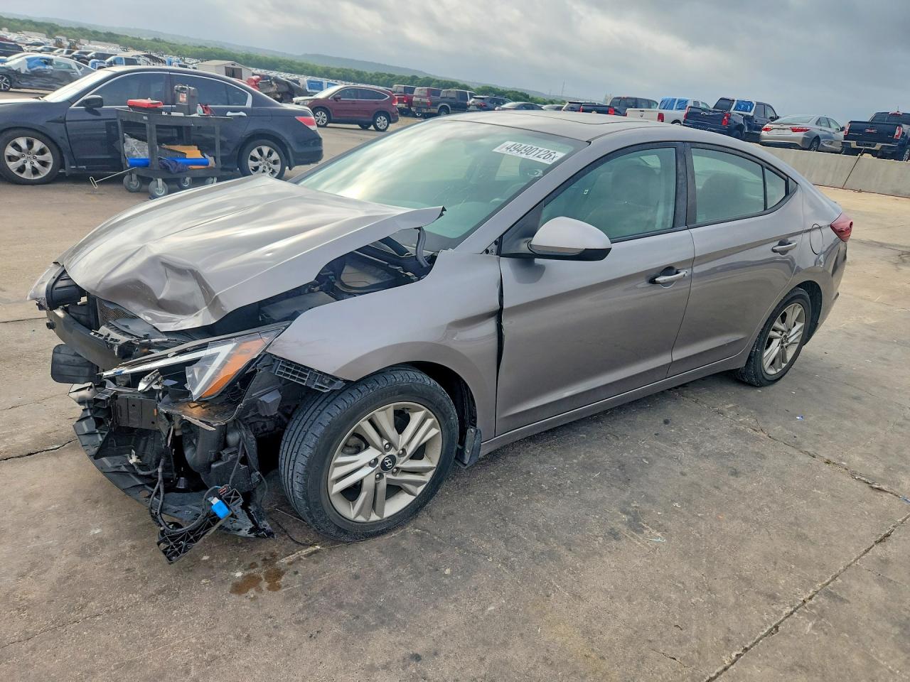 Salvage Hyundai ELANTRA Image