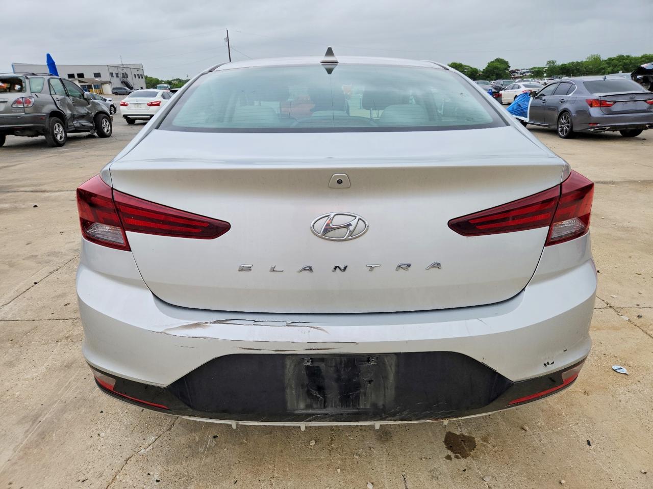 Hyundai ELANTRA Sel