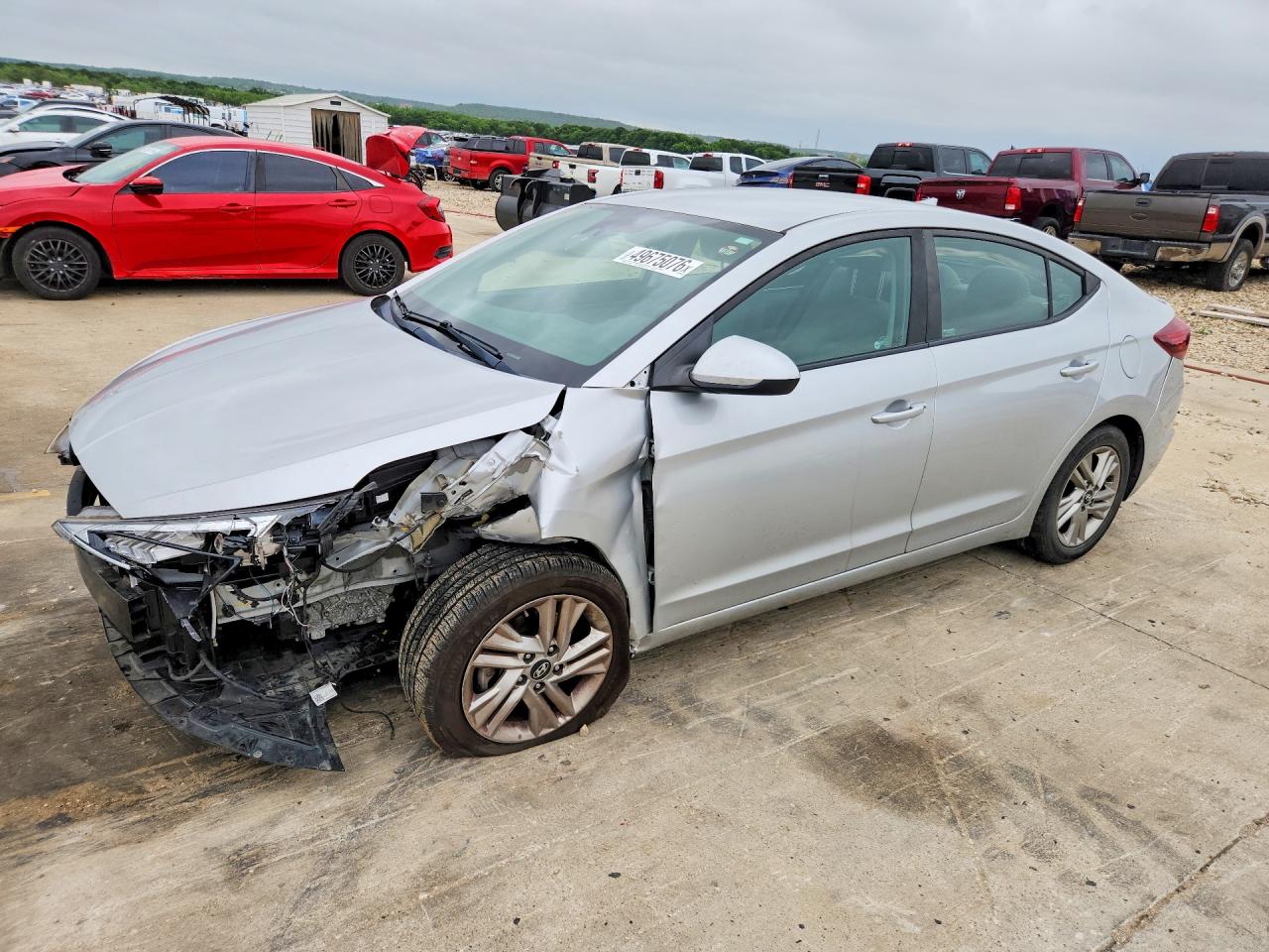 Salvage Hyundai ELANTRA Image