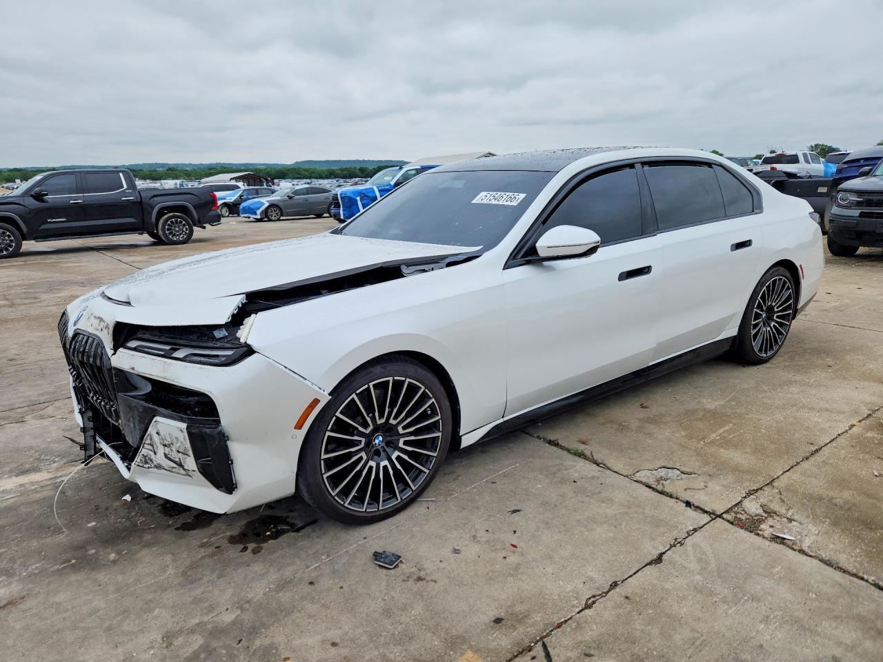 Salvage BMW i7 Image
