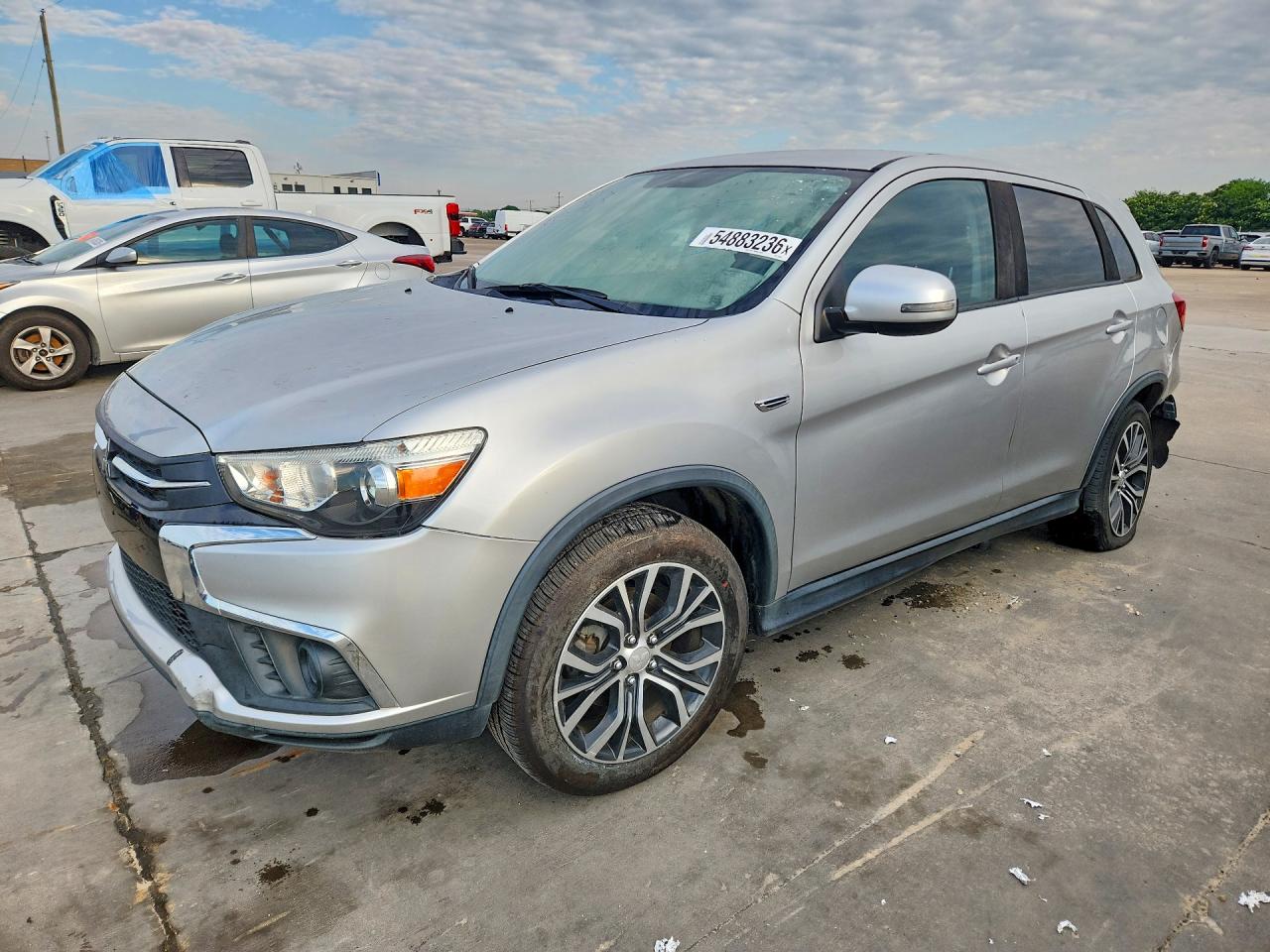 Salvage Mitsubishi Outlander Image