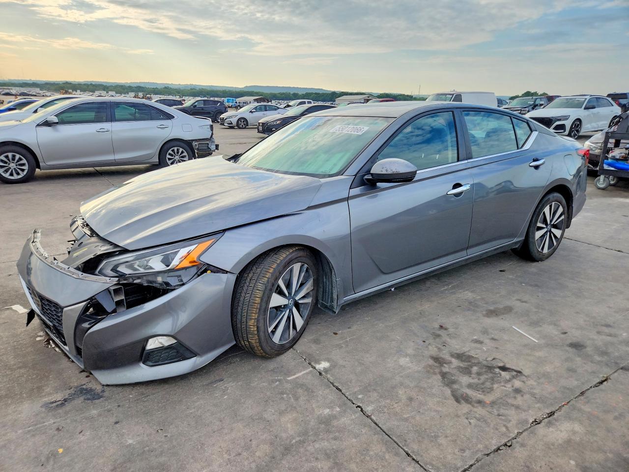 Salvage Nissan Altima Image
