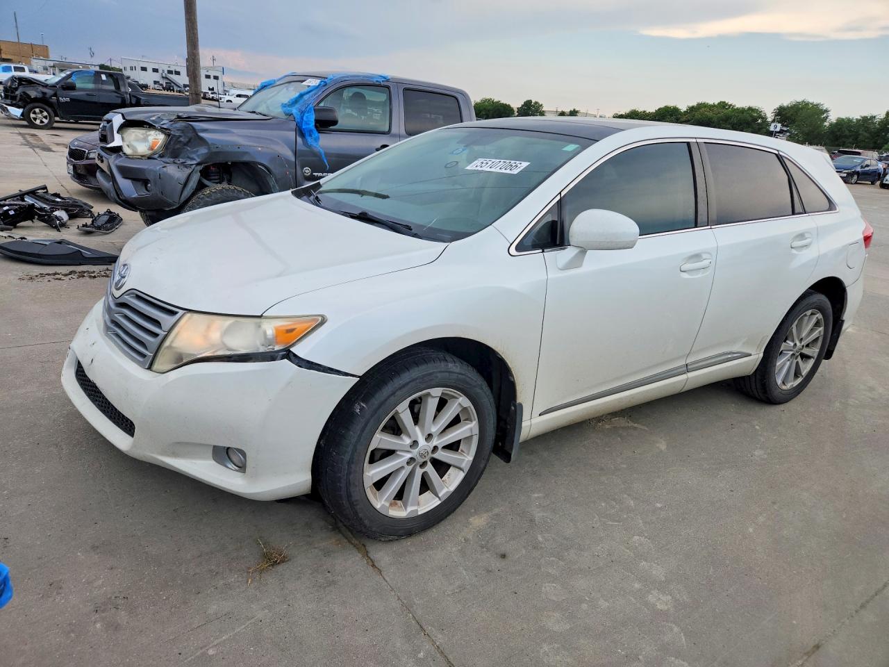 Salvage Toyota Venza Image
