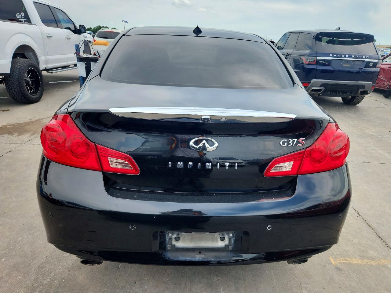INFINITI G37 Journey