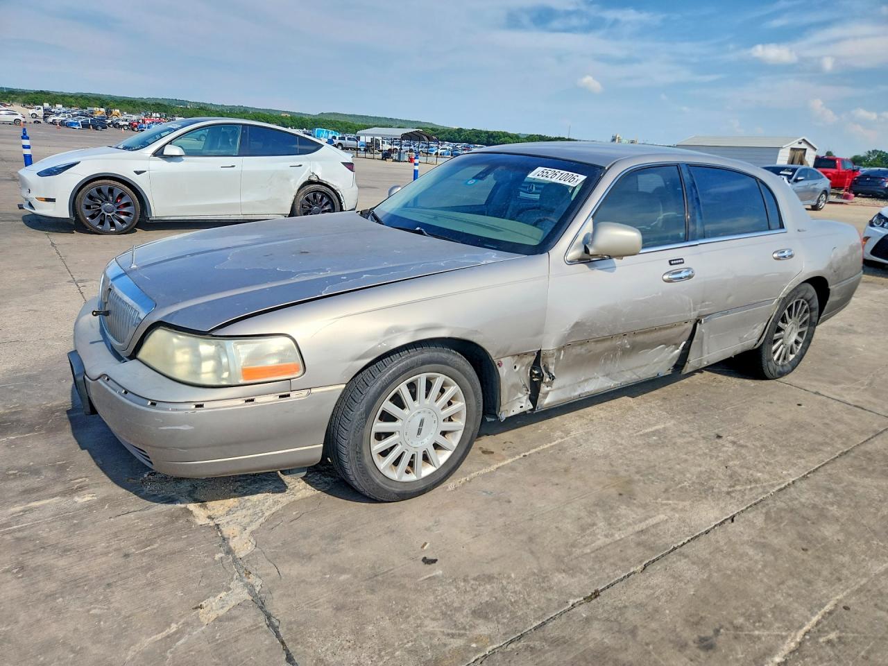 Salvage Lincoln Towncar Image