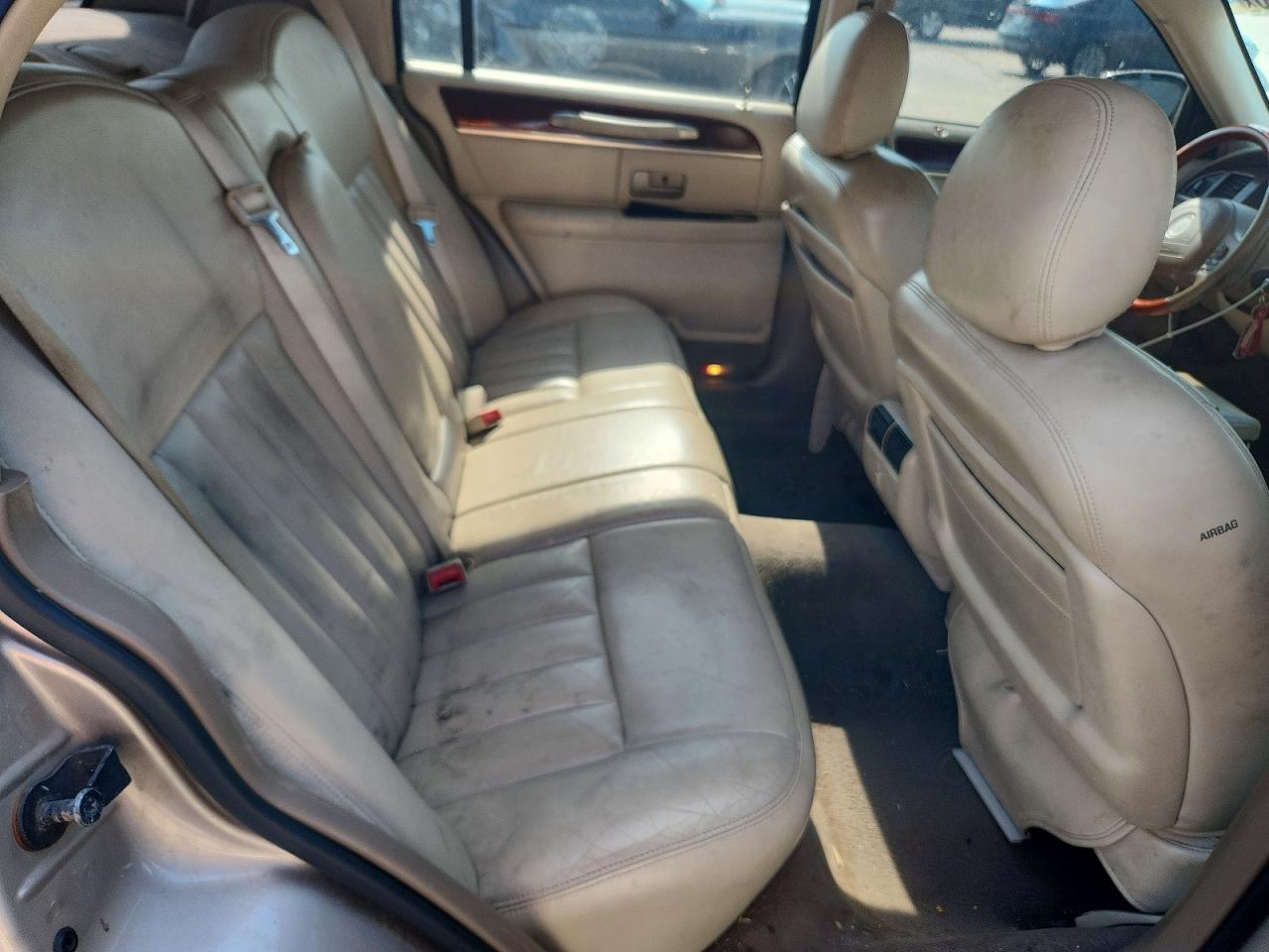 Lincoln Towncar Signature