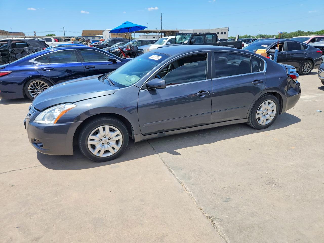 Salvage Nissan Altima Image