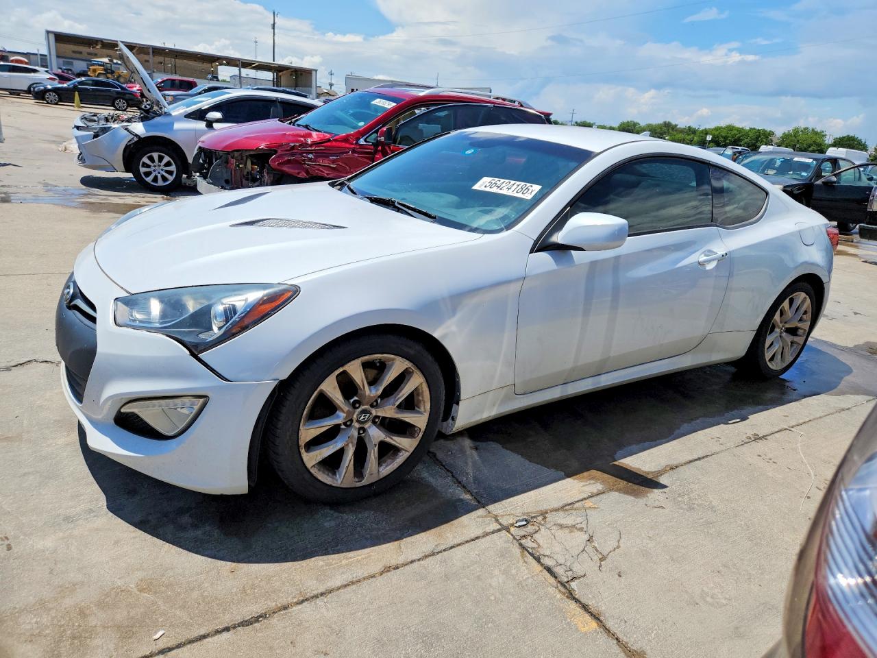 Salvage Hyundai Genesis Image