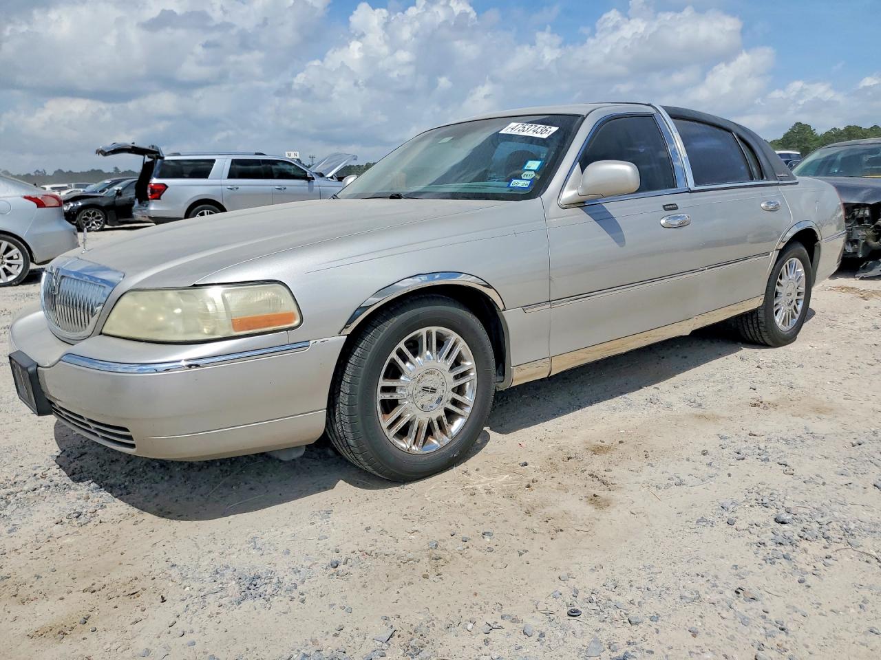 Salvage Linc Towncar Image