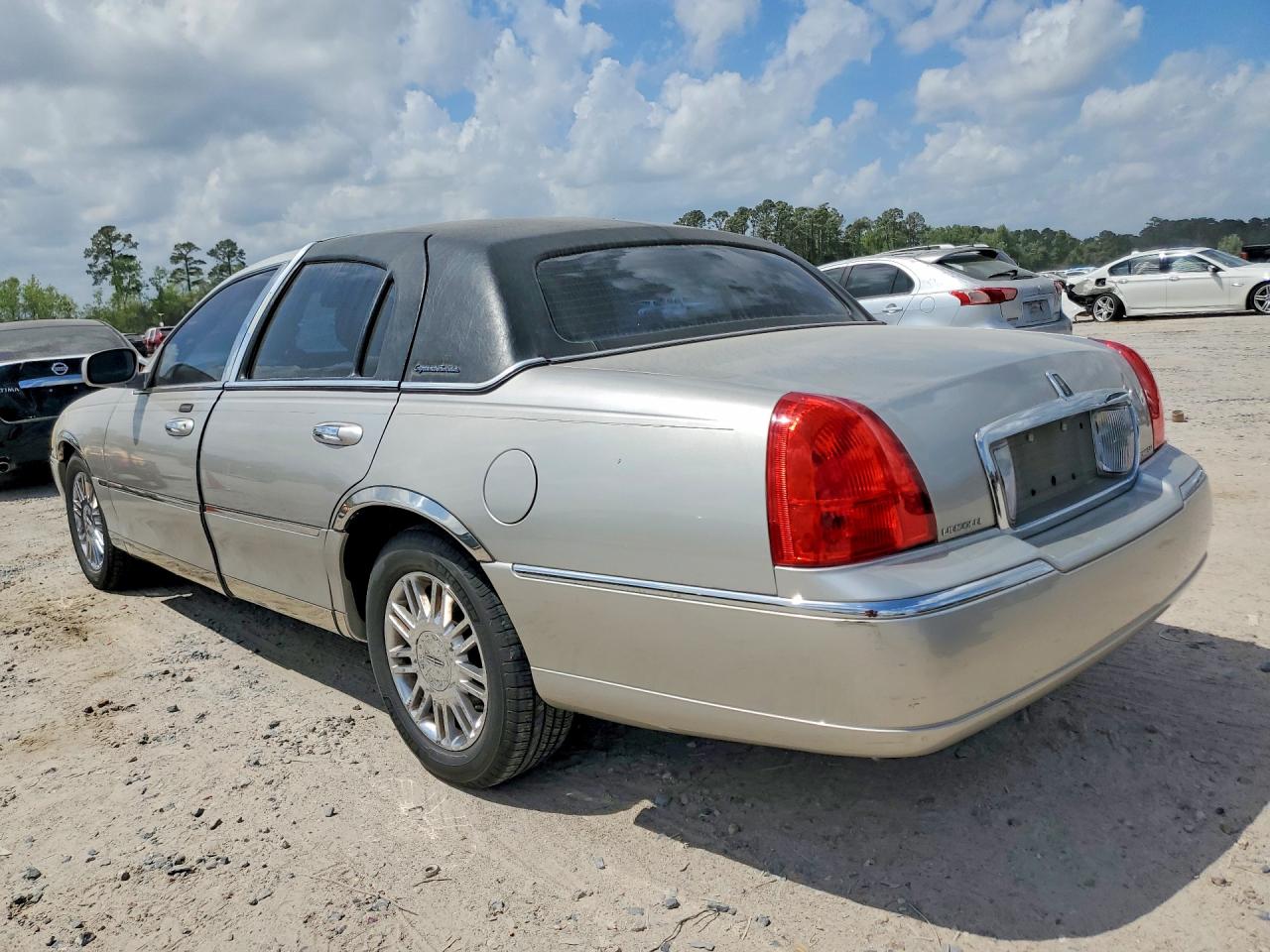 Linc Towncar