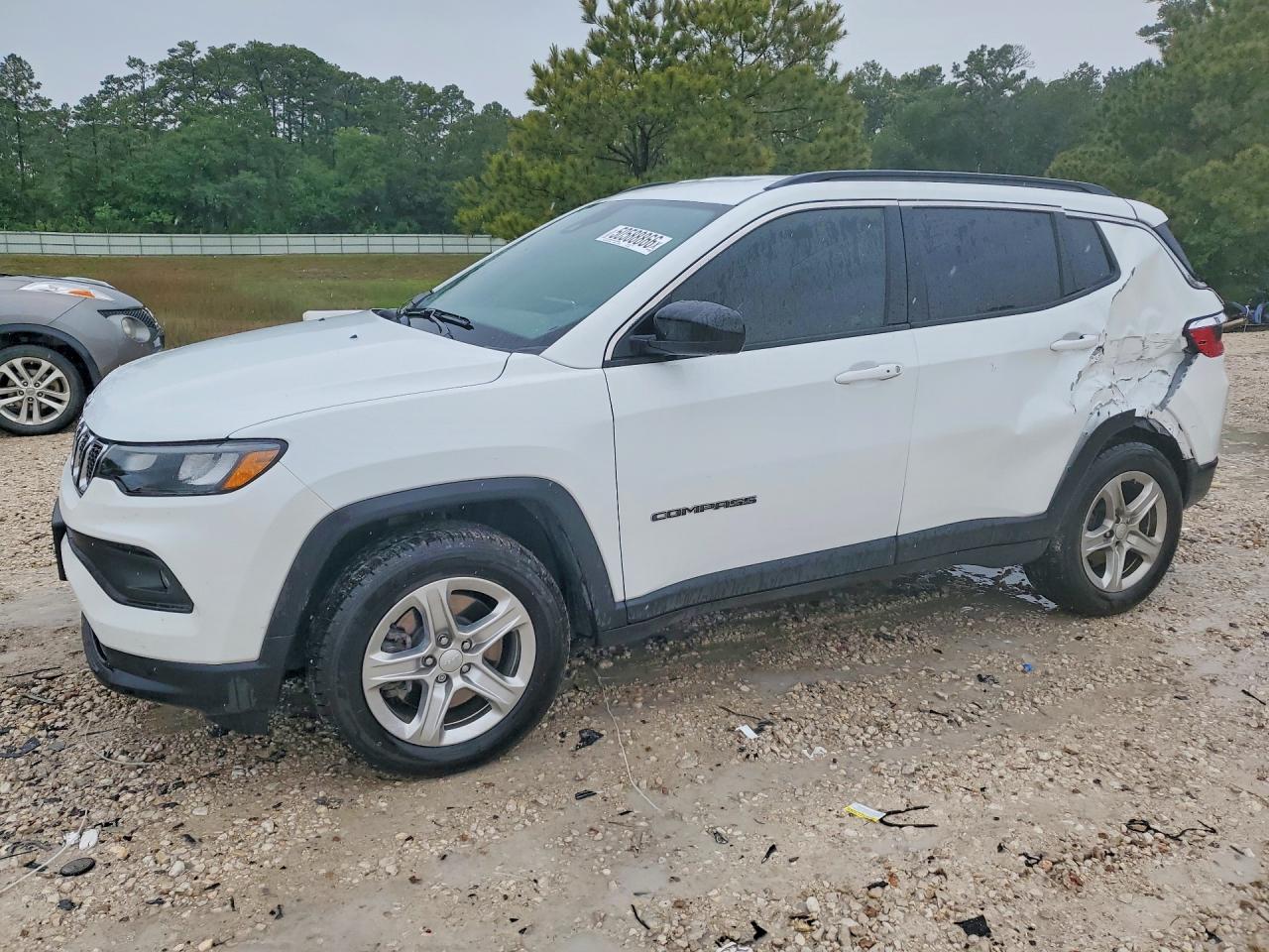 Salvage Jeep Compass Image